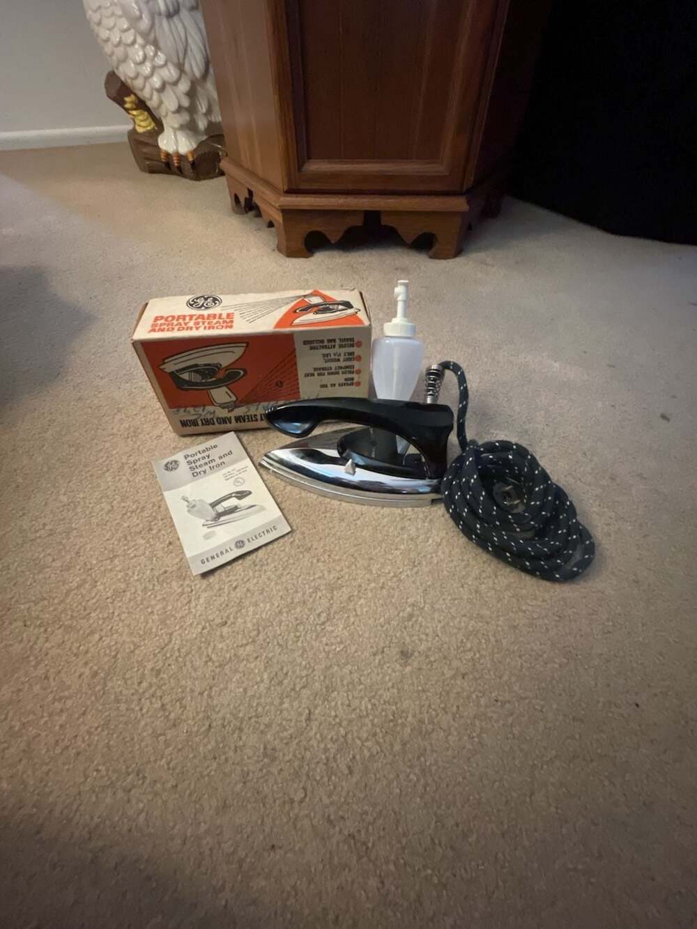 Vintage General Electric GE Portable Spray Steam and Dry Iron Model F47 with Ori